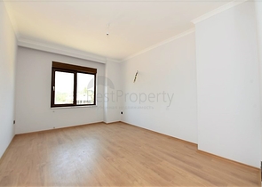 Просторные апартаменты с отдельной кухней в Оба