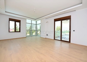 Просторные апартаменты с отдельной кухней в Оба