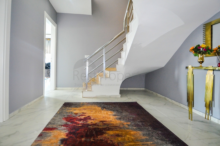 Меблированная квартира - пентхаус по доступной цене