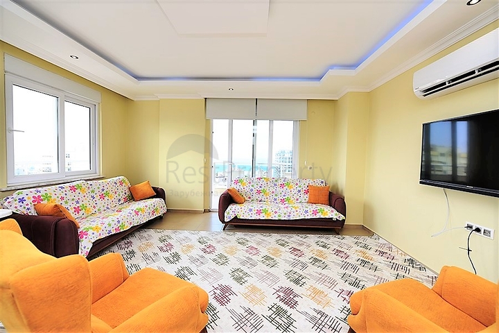 Пентхаус с четырьмя спальнями в Махмутлар