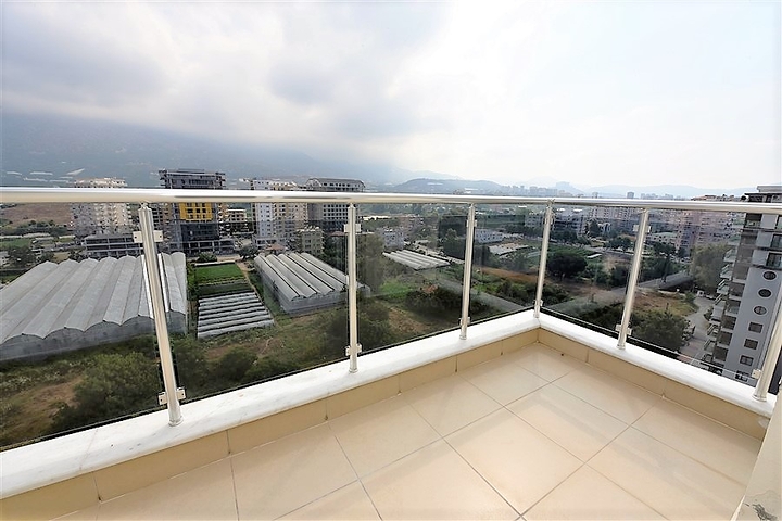 Пентхаус с четырьмя спальнями в Махмутлар