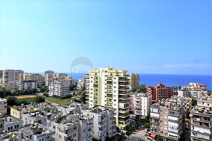 Пентхаус с четырьмя спальнями в Махмутлар