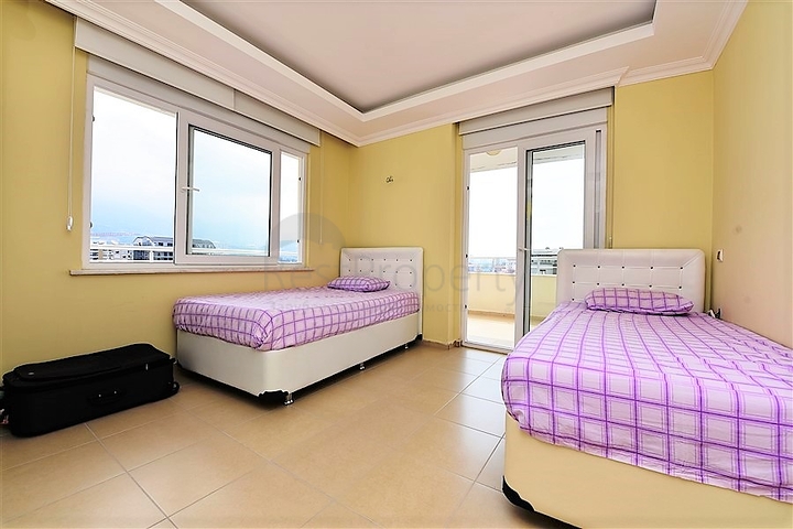 Пентхаус с четырьмя спальнями в Махмутлар