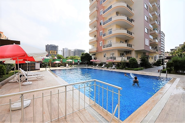 Пентхаус с четырьмя спальнями в Махмутлар