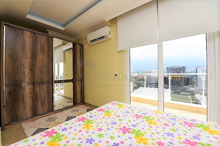 Пентхаус с четырьмя спальнями в Махмутлар