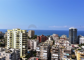 Пентхаус с четырьмя спальнями в Махмутлар