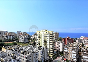 Пентхаус с четырьмя спальнями в Махмутлар