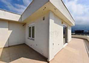 Пентхаус с четырьмя спальнями в Махмутлар