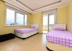 Пентхаус с четырьмя спальнями в Махмутлар