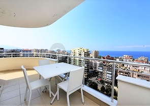 Пентхаус с четырьмя спальнями в Махмутлар