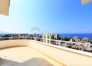 Пентхаус с четырьмя спальнями в Махмутлар