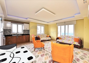 Пентхаус с четырьмя спальнями в Махмутлар