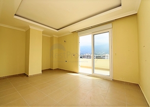 Пентхаус с четырьмя спальнями в Махмутлар