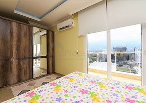 Пентхаус с четырьмя спальнями в Махмутлар