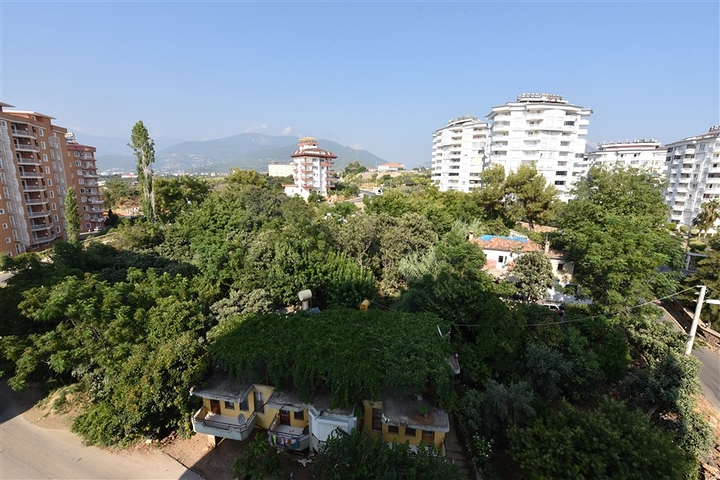 Просторные трехкомнатные апартаменты в районе Аланьи Тосмур