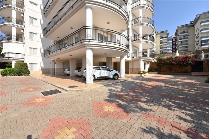 Просторные трехкомнатные апартаменты в районе Аланьи Тосмур