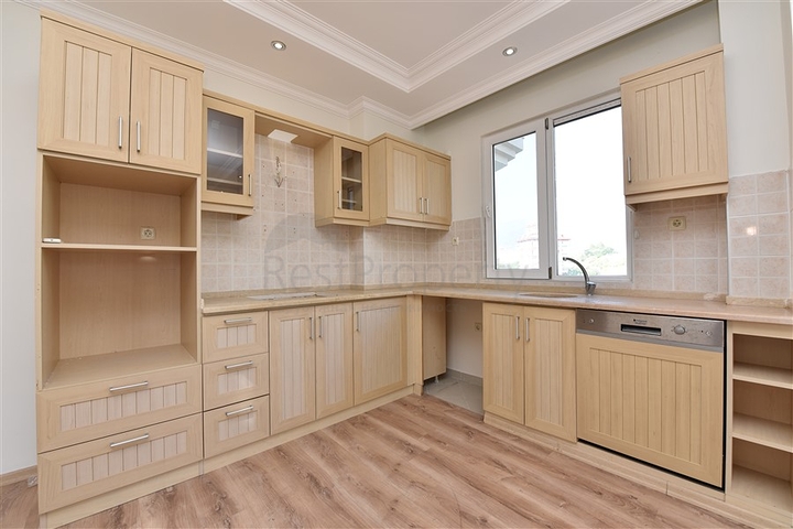 Просторные трехкомнатные апартаменты в районе Аланьи Тосмур