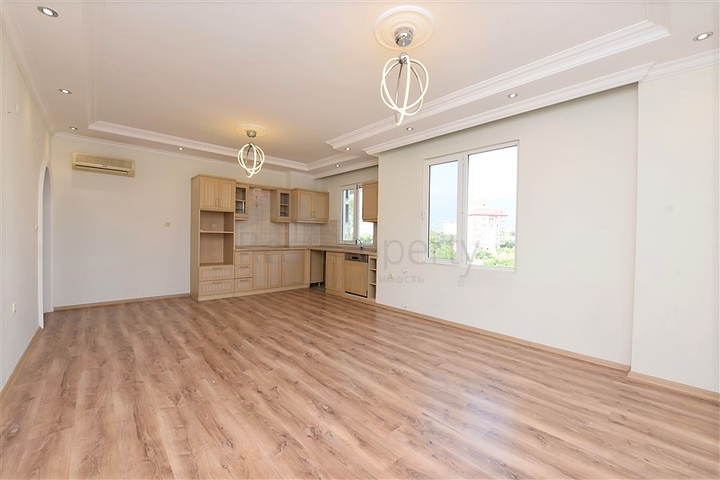 Просторные трехкомнатные апартаменты в районе Аланьи Тосмур