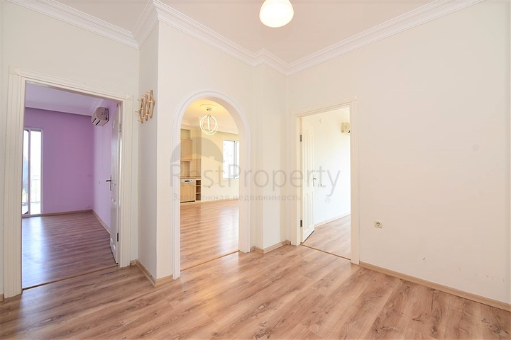 Просторные трехкомнатные апартаменты в районе Аланьи Тосмур