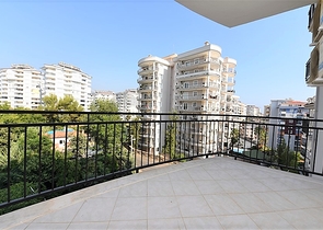 Просторные трехкомнатные апартаменты в районе Аланьи Тосмур