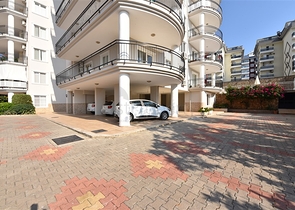 Просторные трехкомнатные апартаменты в районе Аланьи Тосмур