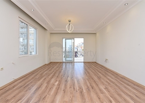 Просторные трехкомнатные апартаменты в районе Аланьи Тосмур