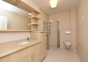 Просторные трехкомнатные апартаменты в районе Аланьи Тосмур