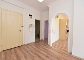 Просторные трехкомнатные апартаменты в районе Аланьи Тосмур