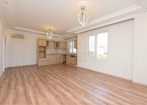 Просторные трехкомнатные апартаменты в районе Аланьи Тосмур