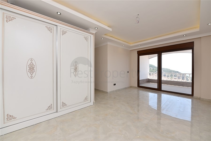 Двухэтажная вилла с видом на море