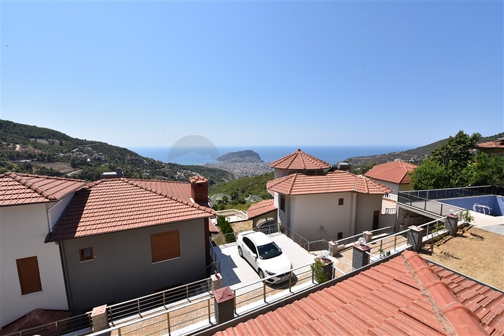 Двухэтажная вилла с видом на море