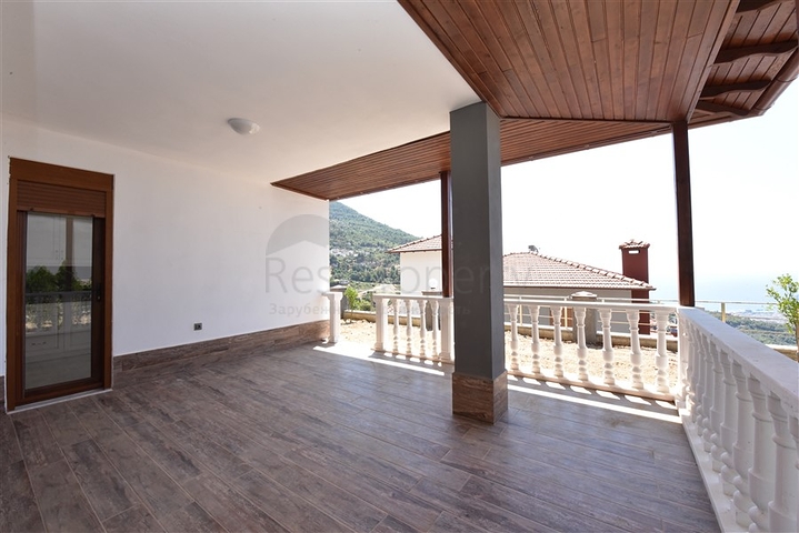 Двухэтажная вилла с видом на море