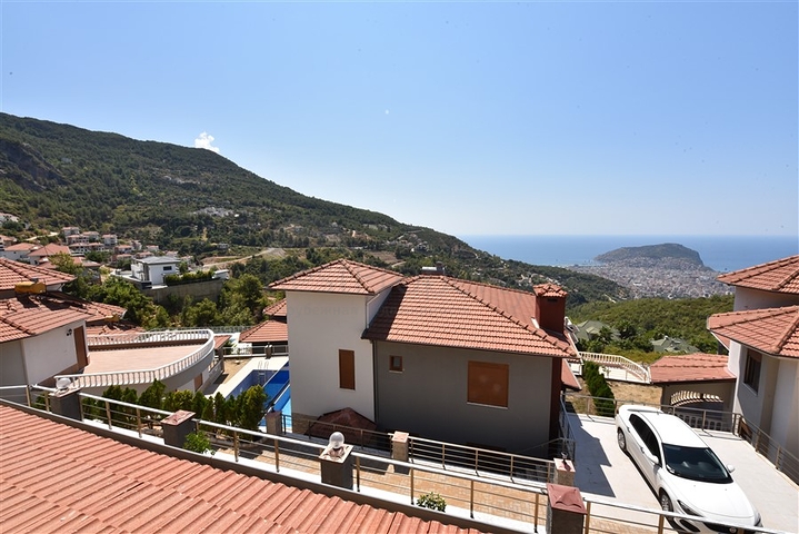 Двухэтажная вилла с видом на море