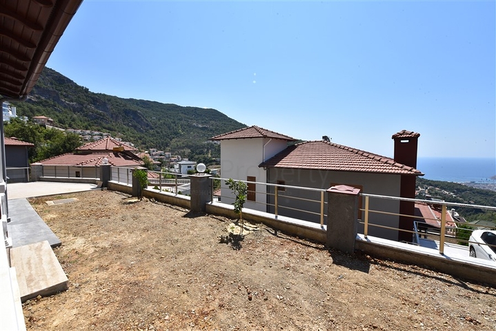 Двухэтажная вилла с видом на море