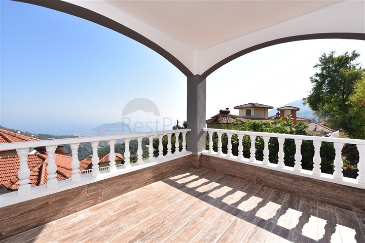 Двухэтажная вилла с видом на море