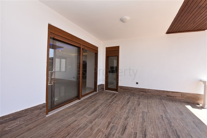 Двухэтажная вилла с видом на море