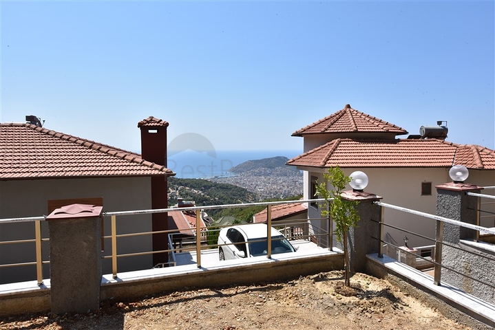 Двухэтажная вилла с видом на море