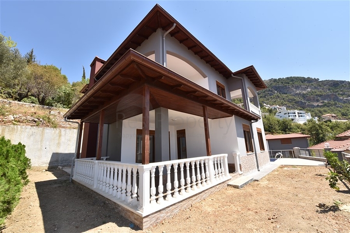 Двухэтажная вилла с видом на море