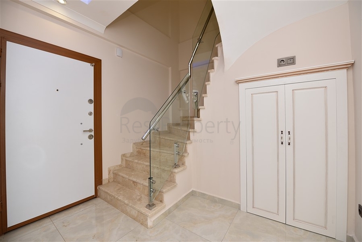 Двухэтажная вилла с видом на море