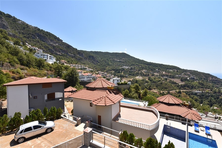 Двухэтажная вилла с видом на море