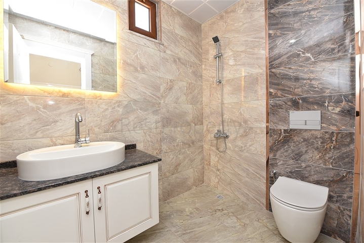 Двухэтажная вилла с видом на море