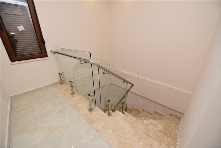 Двухэтажная вилла с видом на море