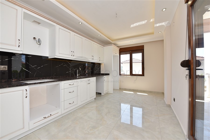 Двухэтажная вилла с видом на море