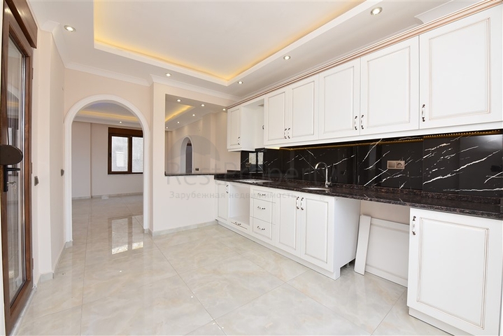 Двухэтажная вилла с видом на море