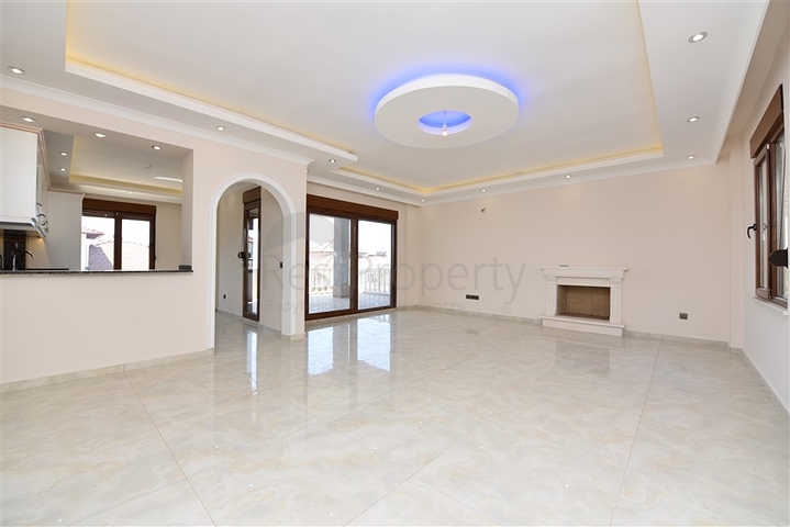 Двухэтажная вилла с видом на море