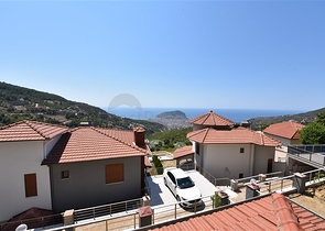 Двухэтажная вилла с видом на море