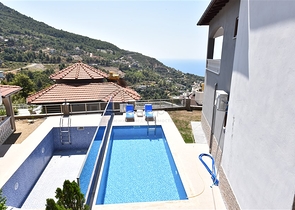 Двухэтажная вилла с видом на море