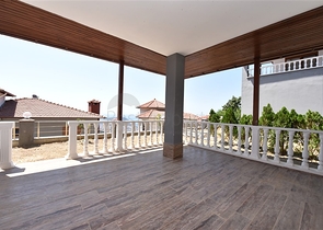 Двухэтажная вилла с видом на море