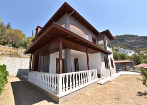 Двухэтажная вилла с видом на море