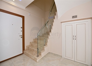 Двухэтажная вилла с видом на море